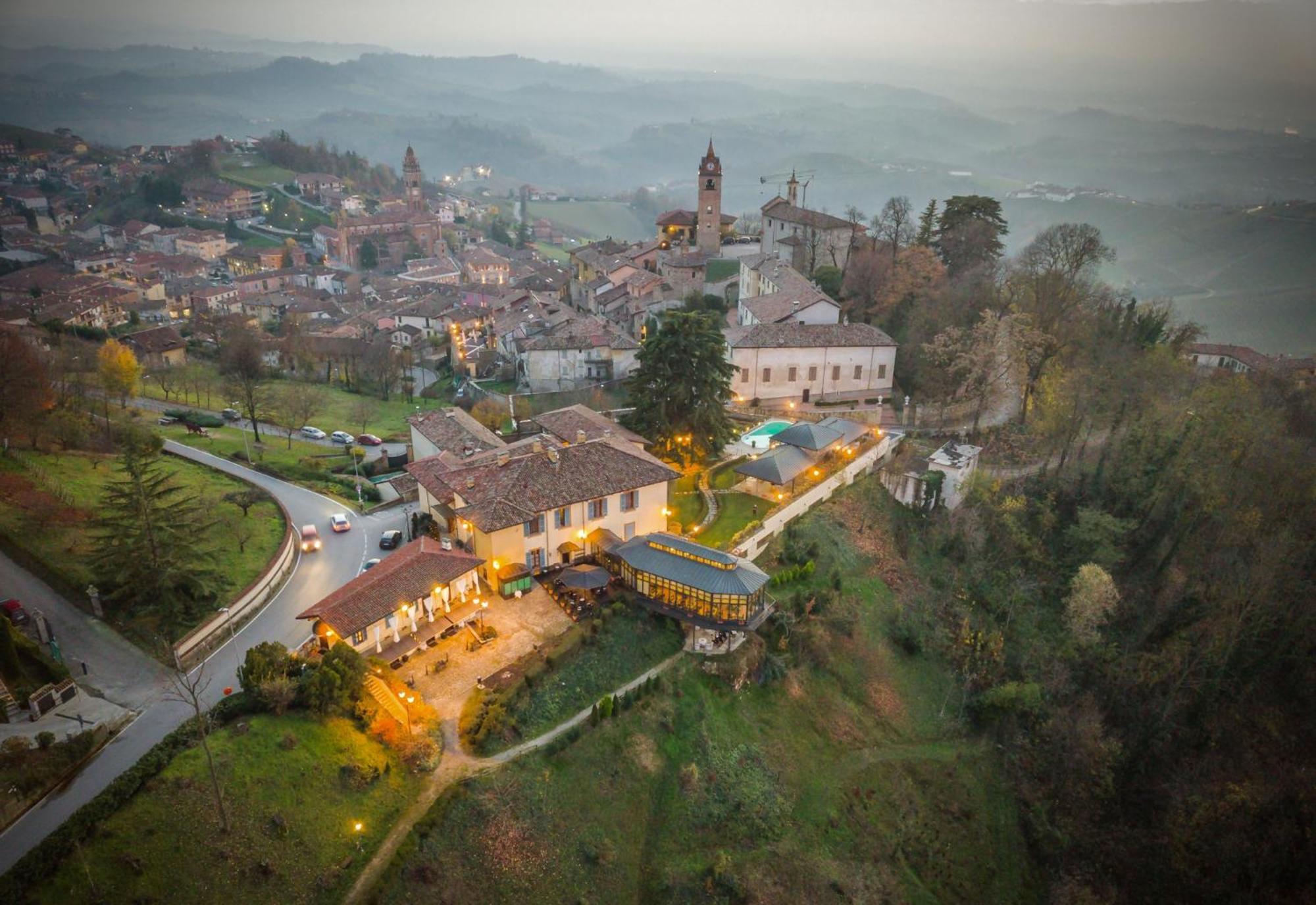 Hotel Villa Beccaris Monforte dʼAlba المظهر الخارجي الصورة