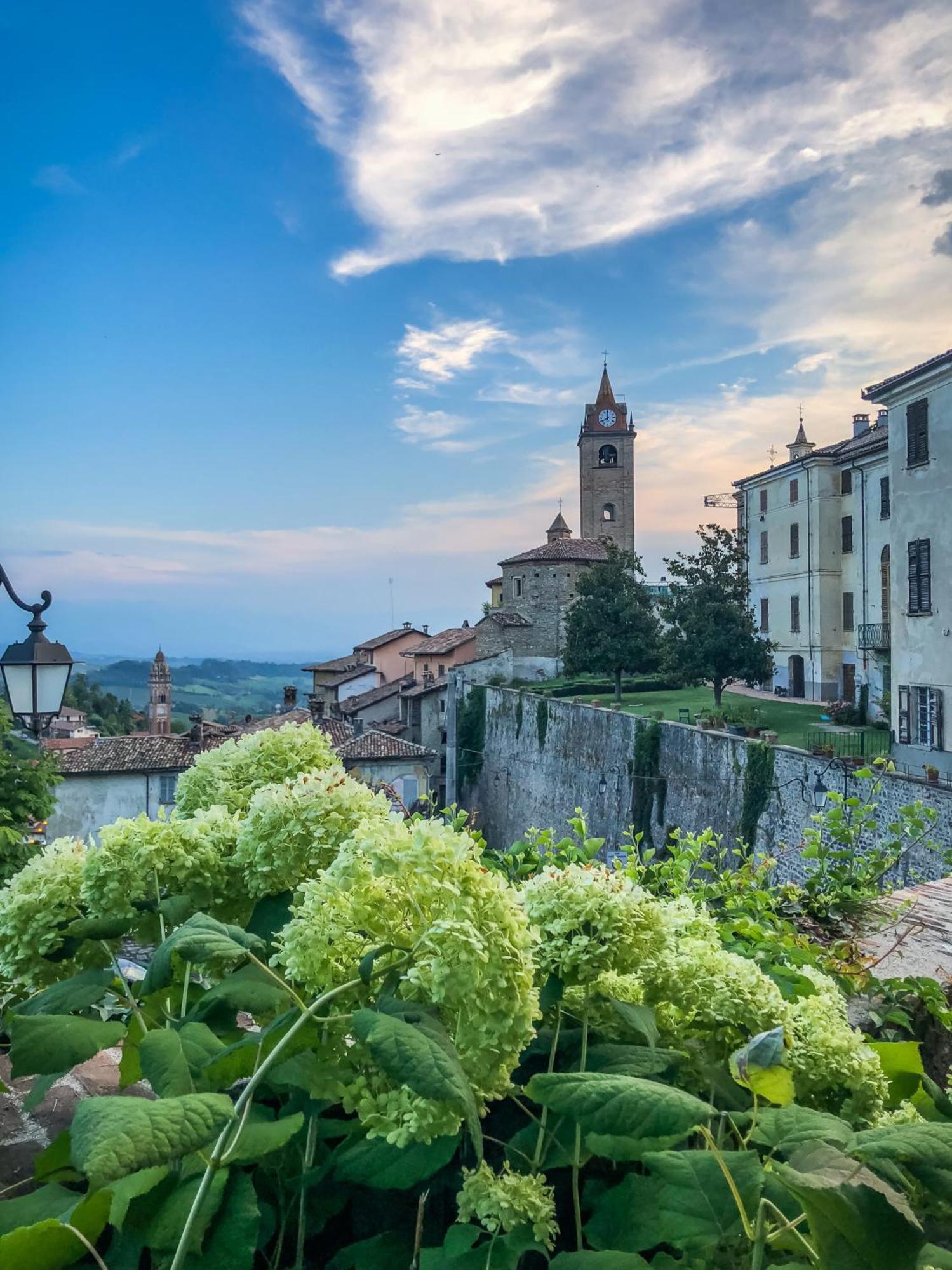 Hotel Villa Beccaris Monforte dʼAlba المظهر الخارجي الصورة