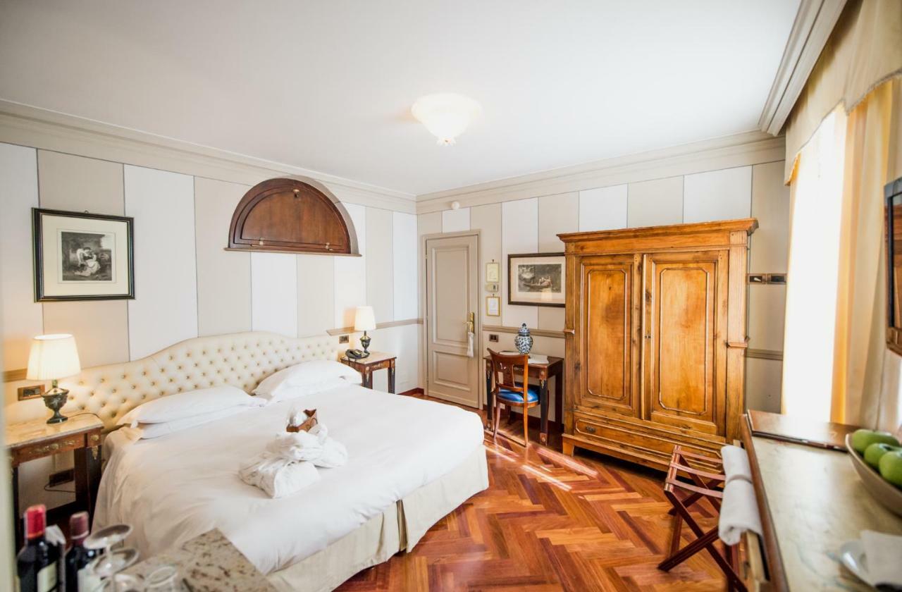 Hotel Villa Beccaris Monforte dʼAlba المظهر الخارجي الصورة