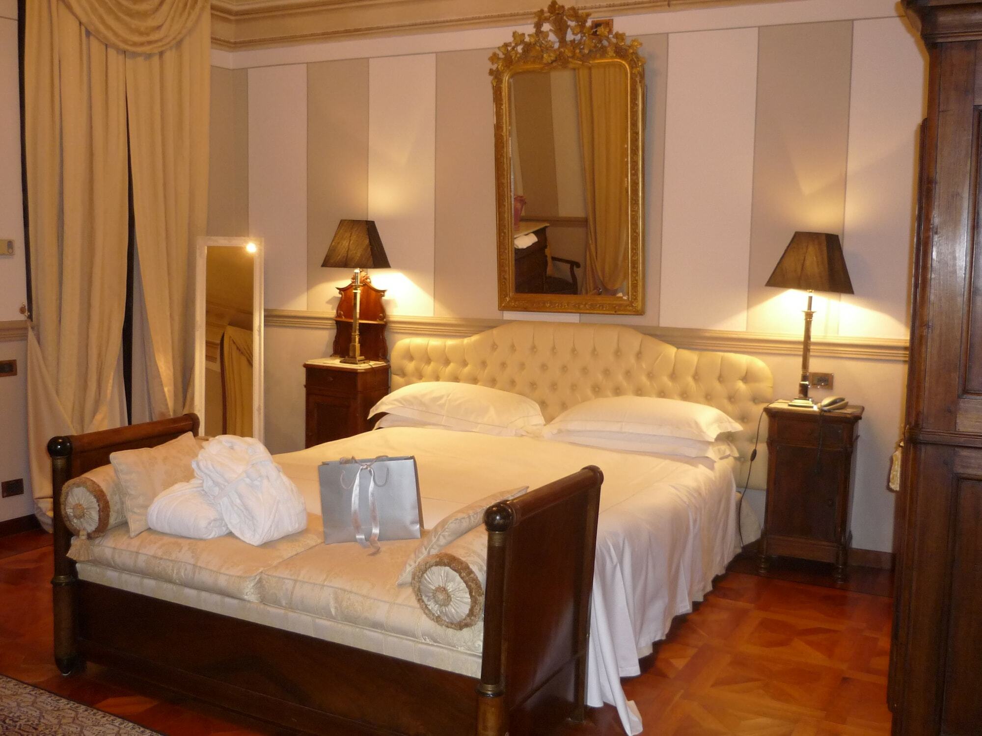 Hotel Villa Beccaris Monforte dʼAlba المظهر الخارجي الصورة